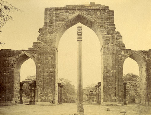 Iron Pillar. Kutb Minar  Delhi