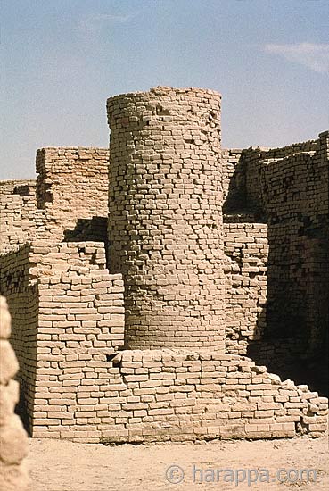 Mohenjodaro well